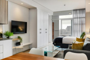 Backup-Power Eco Balcony Apartment near Table Mountain